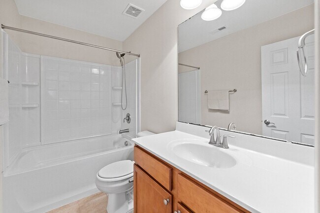 Building Photo - 3 Bed 2.5 Bath Home located in Heritage Hills, Wake Forest