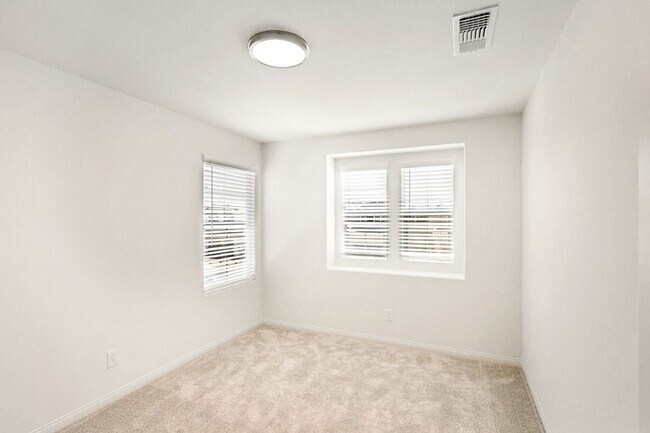 Building Photo - Brand New Inspirada Beauty With 1st Floor Bed and Bath