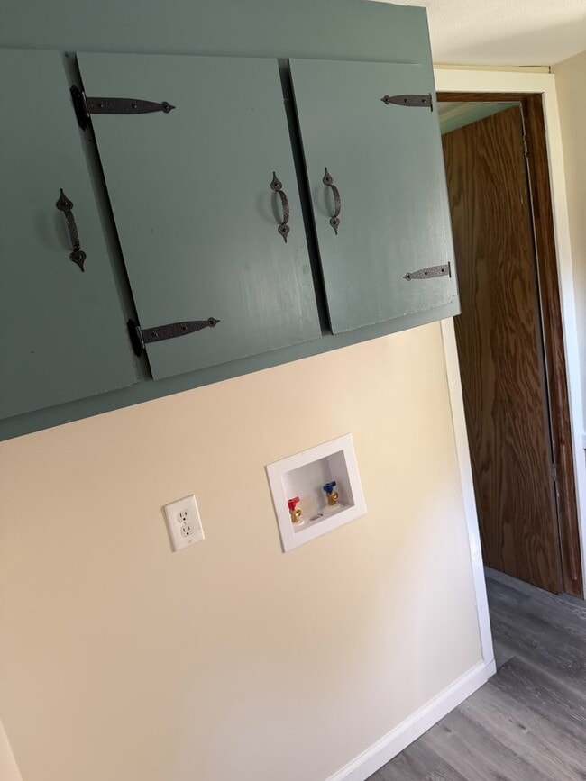 Building Photo - 210 Theresa Ln