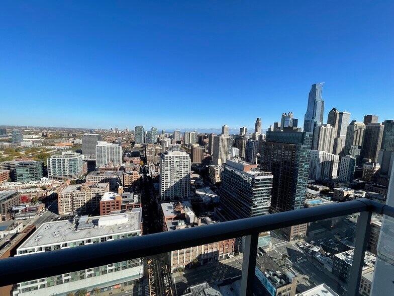Building Photo - 303 W Ohio St