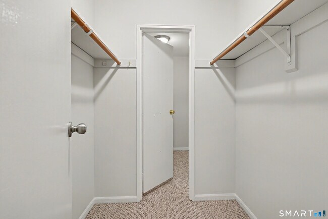 Building Photo - 172 Gillies Ln