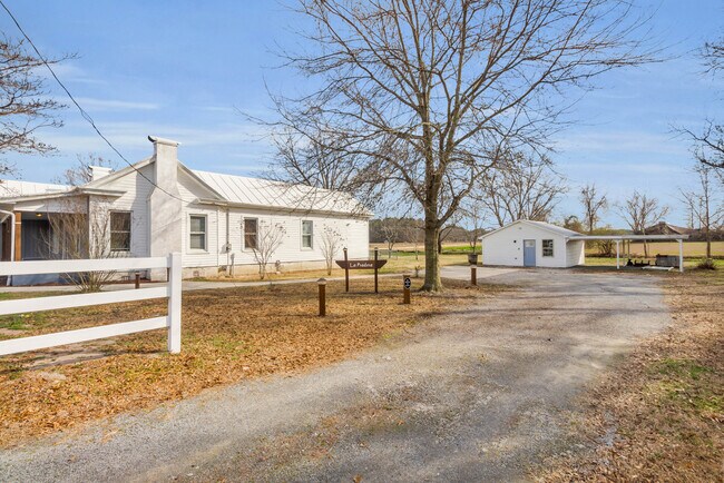 Building Photo - 801 NC-33