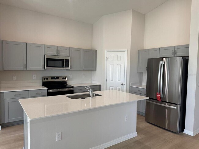 Building Photo - 1090 Foreshore Ln