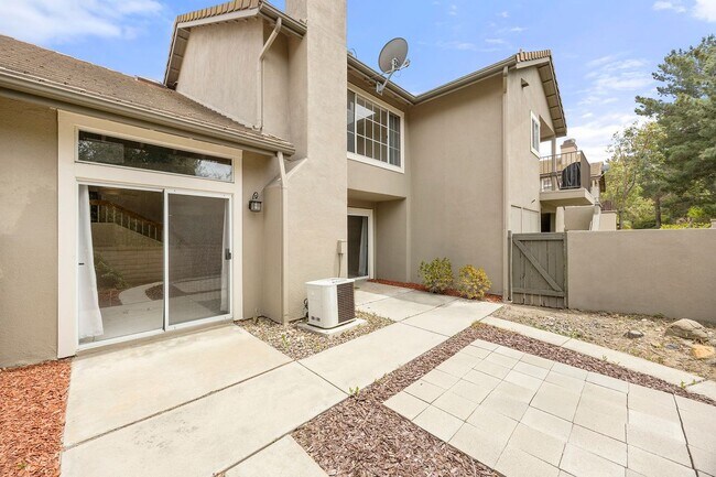 Building Photo - 631 S Glenhurst Dr