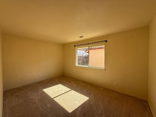 Building Photo - Single Story Home Located in The Gated Community of Hidden Pines