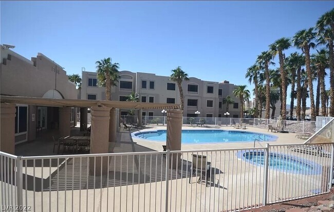 Building Photo - 2020 Mesquite Ln