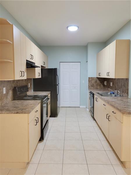 Building Photo - 3569 Forest Hill Blvd