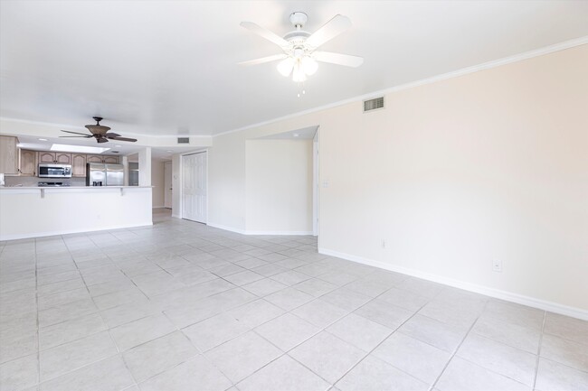 Building Photo - 6750 Lone Oak Blvd
