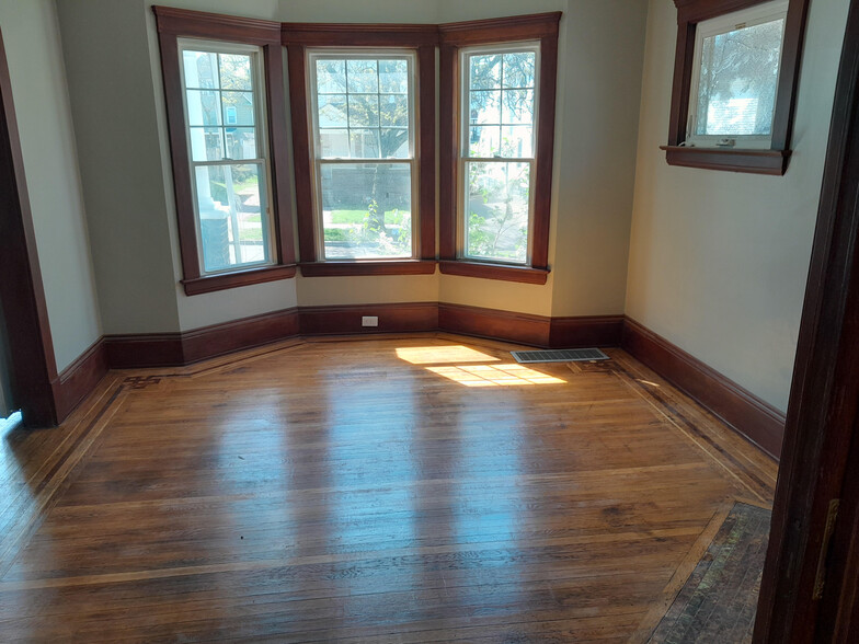 Living Rm - 1377 W 61st St