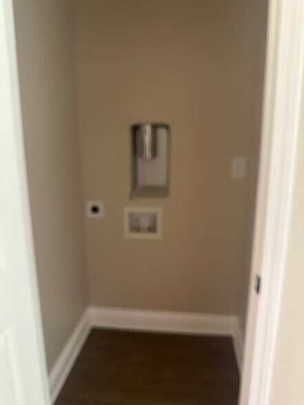 Building Photo - 2247 Parkin Rd