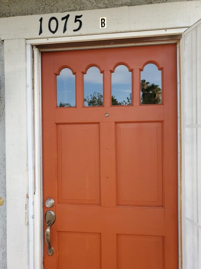 Building Photo - Clean 2 bed - 1 1/2  Bath 2 Story unit Ready to Move -In!!!