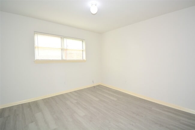 Building Photo - 15138 Corona Del Mar Dr