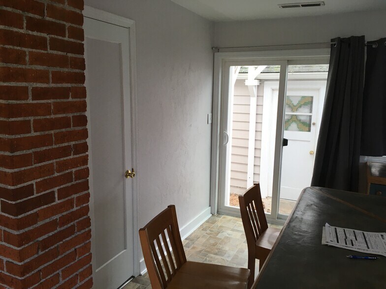 Building Photo - 98 W 29th Ave