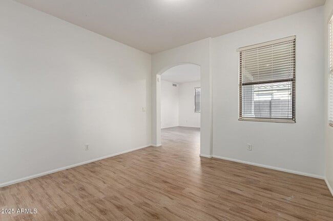 Building Photo - 40882 W Robbins Dr