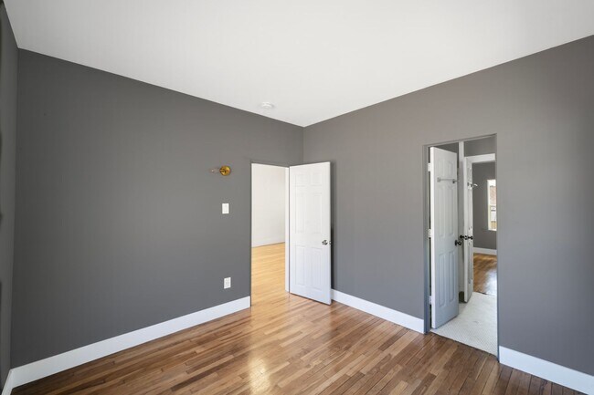 Building Photo - 3041 Valle Ave