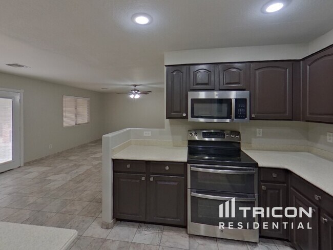 Building Photo - 42028 W Sunland Dr