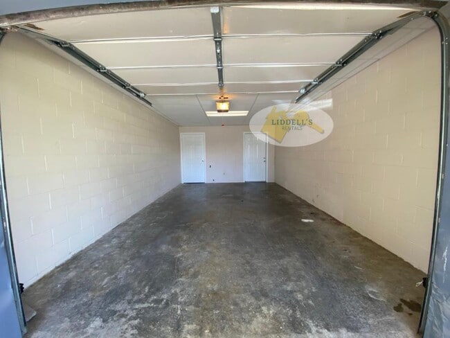 Building Photo - 219 Academy Dr