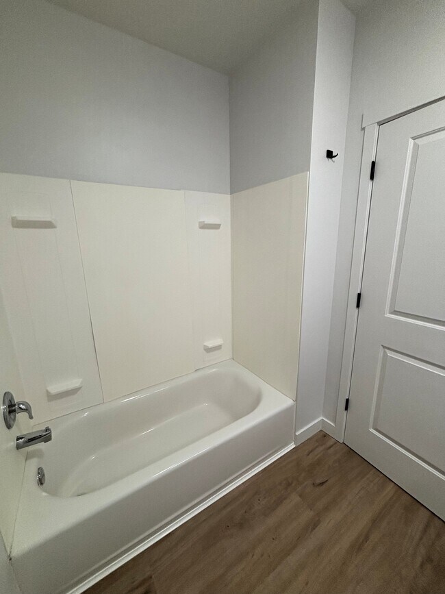 Building Photo - 404 E 5600 S