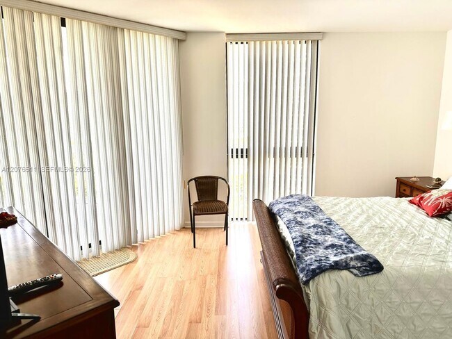 Building Photo - 20185 E Country Club Dr