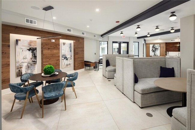 Building Photo - 501 W Waugh St