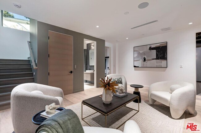 Building Photo - 16879 Mooncrest Dr