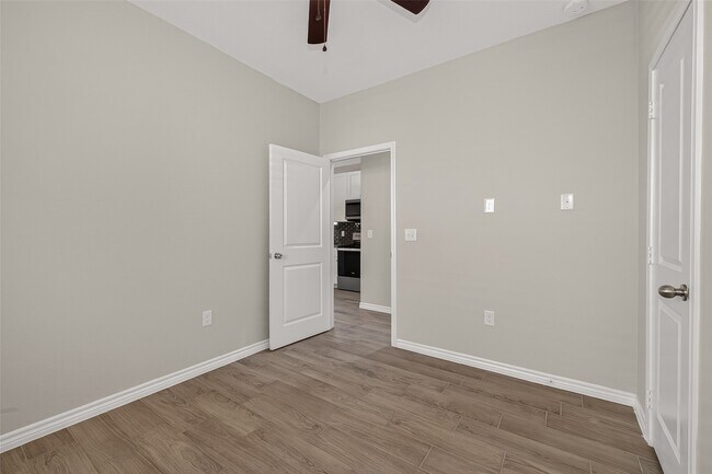 Building Photo - 352 Westchase St