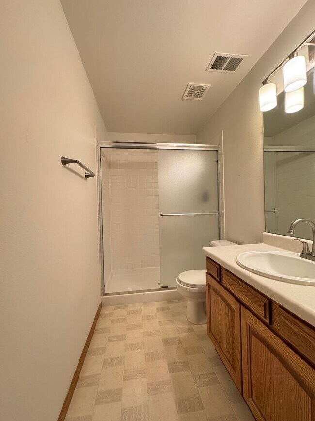 Building Photo - Beautiful home in English Ranch subdivision