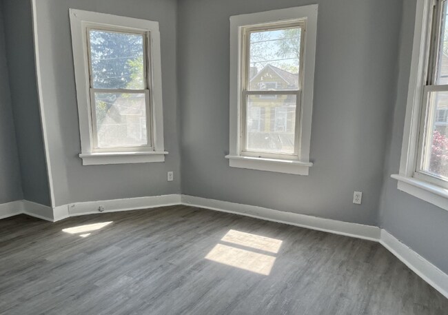 Building Photo - 412 N 8th St