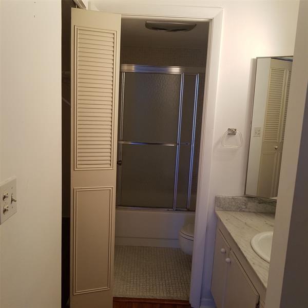 Building Photo - 1300 NE Miami Gardens Dr