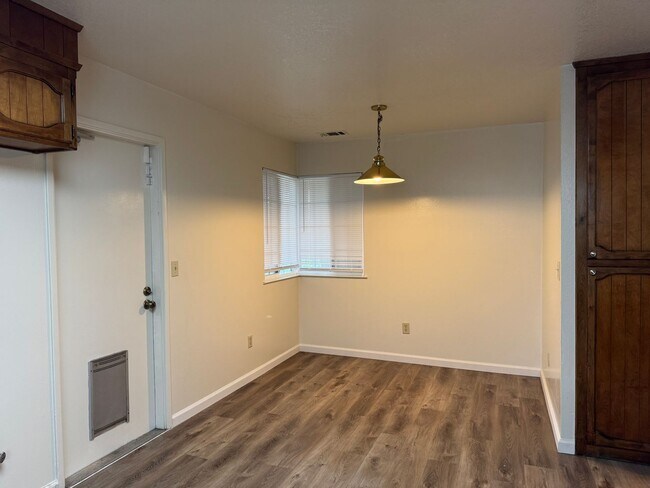 Building Photo - Large Three Bed, Two Bath Home in Stonewood Estates