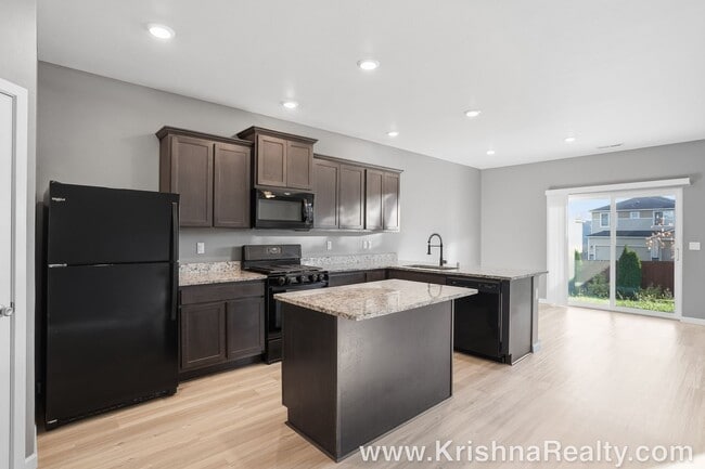 Building Photo - Lovely 5 BD | 3 BA | Loft | Main-Level Suite | 2,376 SF | Corner Lot | Riverside Estates