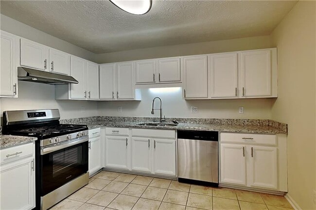 Building Photo - 60 King William Dr