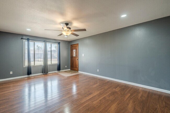 Building Photo - 3236 S Kenwood Ln