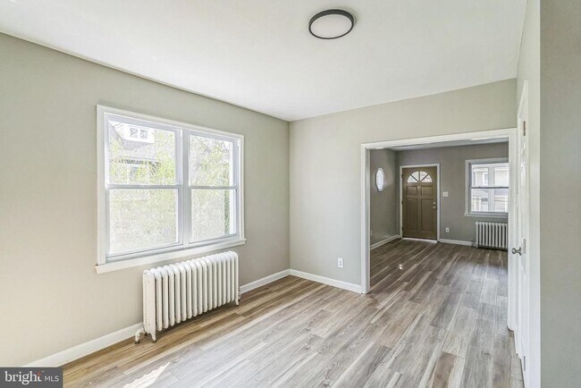 Building Photo - 557 9th Ave