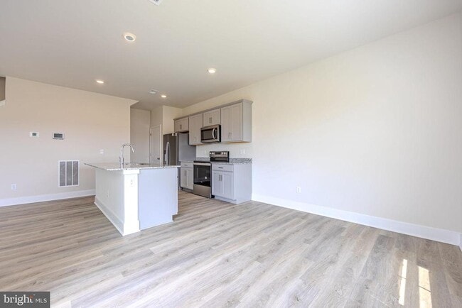 Building Photo - 115 Haida Ln