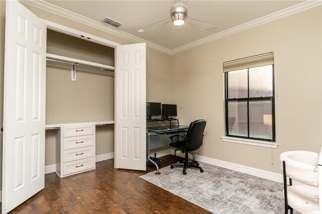 Building Photo - 10 W Alteza Dr