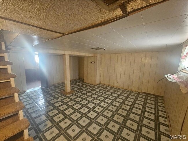 Building Photo - 8709 Alva Ave