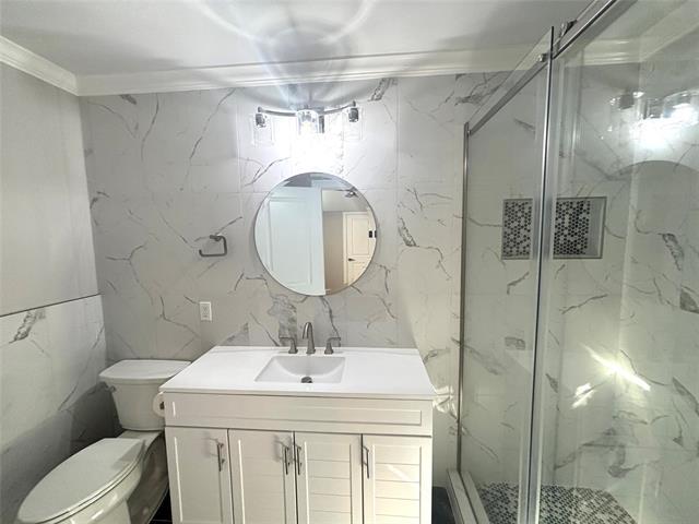 Building Photo - 3933 Park Ln