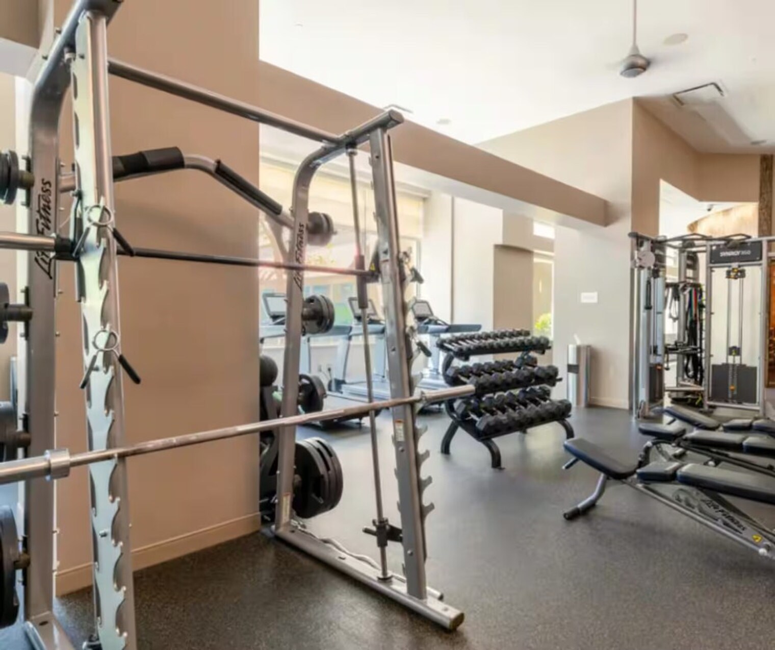 Building Photo - 1200 S Fern St