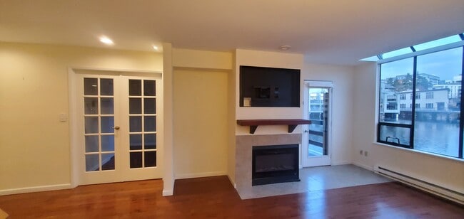 Building Photo - 7 Lake Bellevue Dr