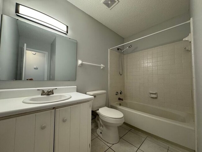 Building Photo - Gulf Breeze - Villa East - 3 bedroom, 2 ba...