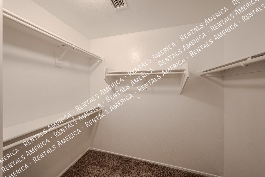 Building Photo - 3719 E Inverness Ave