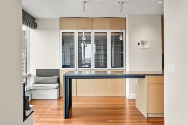 Building Photo - 1 Avery St