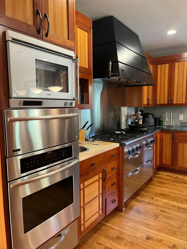 Building Photo - Luxury Furnished Monte Sereno Estate | Short-Term Executive Lease | Resort-Style Living