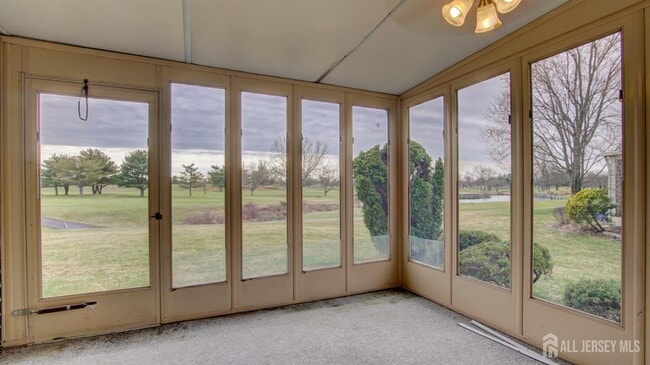 Building Photo - 18 Thomas Paine Dr