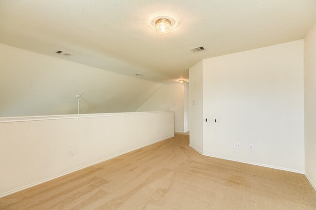 Building Photo - 999 Brady Ln