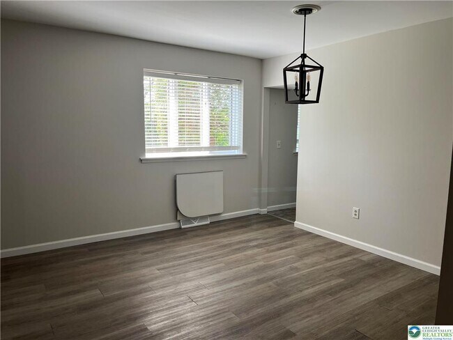 Building Photo - 328 Carver Dr