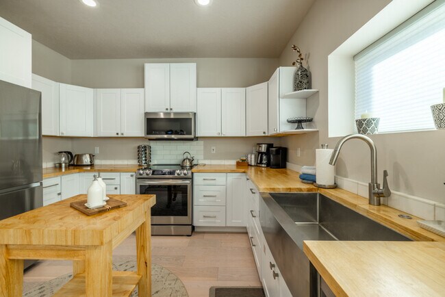 Building Photo - 255 Matterhorn Dr