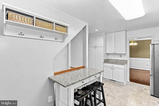 Building Photo - 10163 Yorktown Way