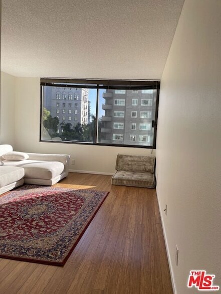 Building Photo - 600 W 9th St